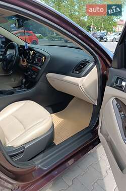 Седан Kia Optima 2012 в 