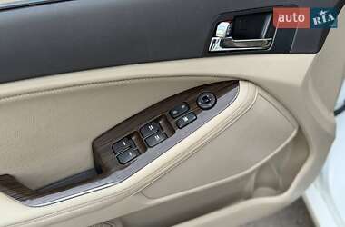 Седан Kia Optima 2012 в 