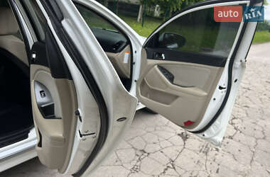 Седан Kia Optima 2011 в 