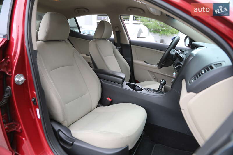 Седан Kia Optima 2013 в Харькове