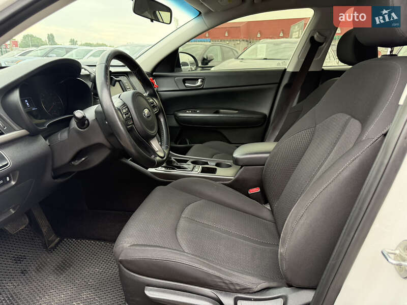 Седан Kia Optima 2016 в Киеве