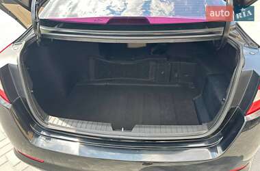 Седан Kia Optima 2012 в 