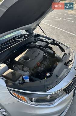 Седан Kia Optima 2016 в 