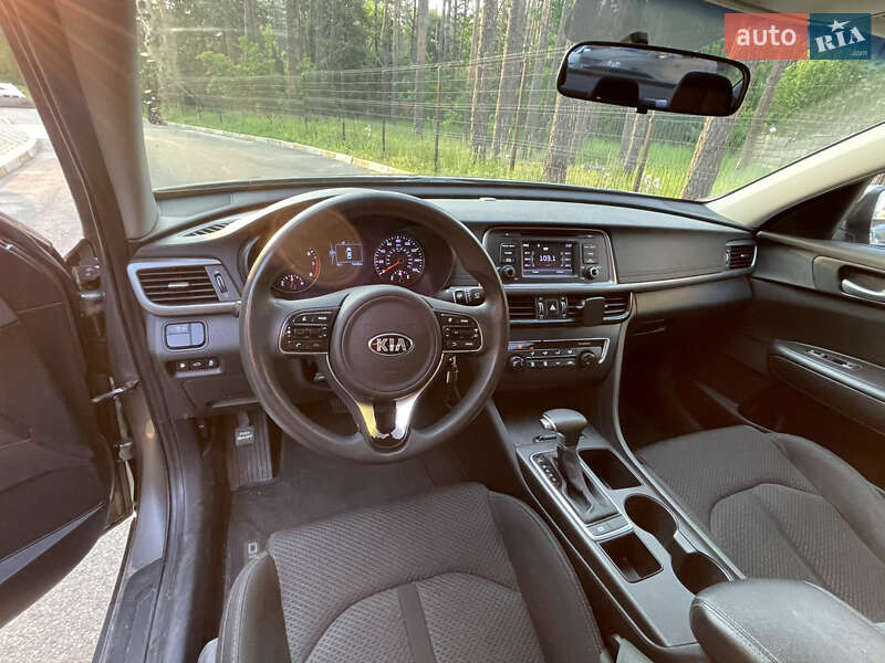 Седан Kia Optima 2016 в Буче