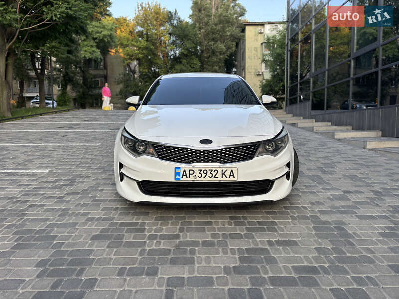 Седан Kia Optima 2016 в Запоріжжі
