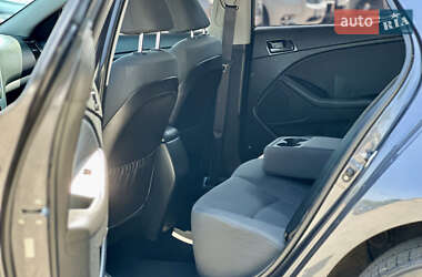 Седан Kia Optima 2015 в 