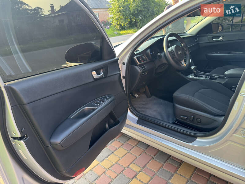 Седан Kia Optima 2017 в Умані