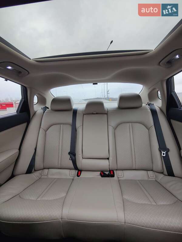 Седан Kia Optima 2017 в Львове