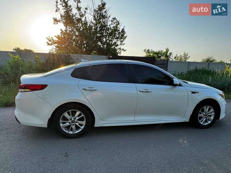Седан Kia Optima 2016 в Днепре