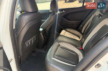 Седан Kia Optima 2012 в 