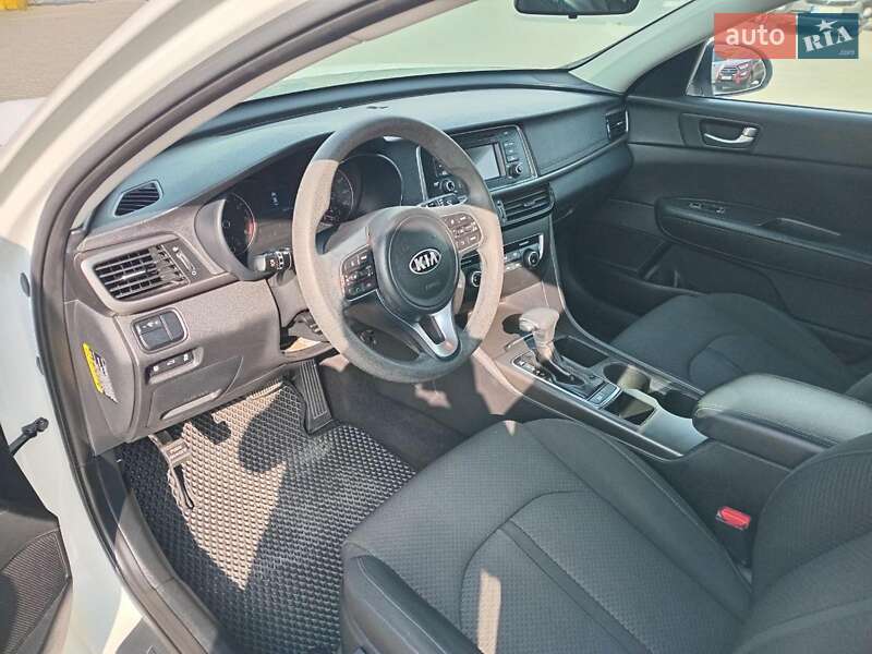 Седан Kia Optima 2017 в Львове