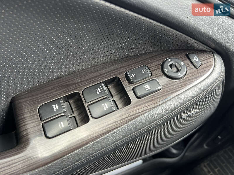Седан Kia Optima 2012 в Дніпрі