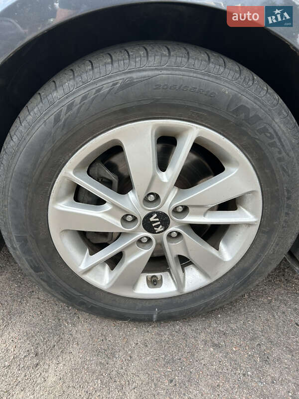 Седан Kia Optima 2017 в Киеве