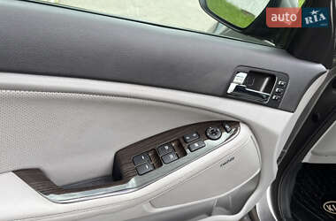Седан Kia Optima 2012 в 
