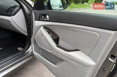 Седан Kia Optima 2012 в 