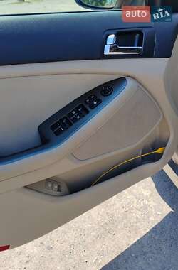 Седан Kia Optima 2012 в 