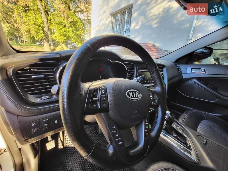 Седан Kia Optima 2011 в Житомире
