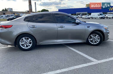 Седан Kia Optima 2017 в 