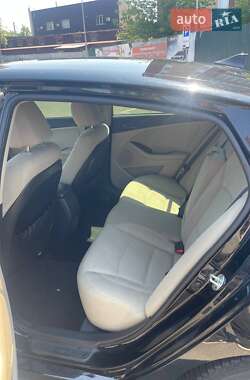 Седан Kia Optima 2012 в 