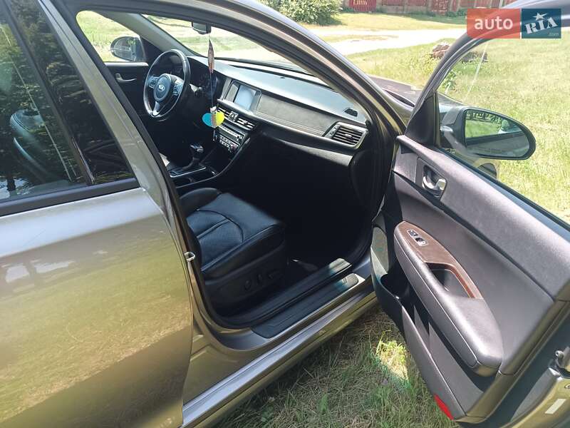 Седан Kia Optima 2017 в Киеве