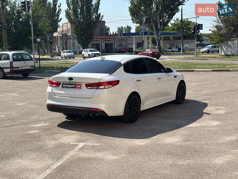 Седан Kia Optima 2016 в Запорожье