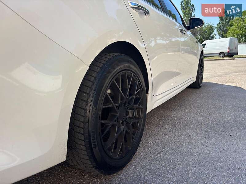 Седан Kia Optima 2016 в Запорожье
