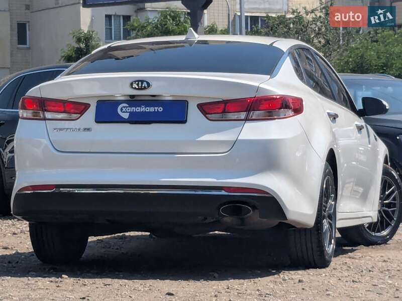 Седан Kia Optima 2017 в Киеве