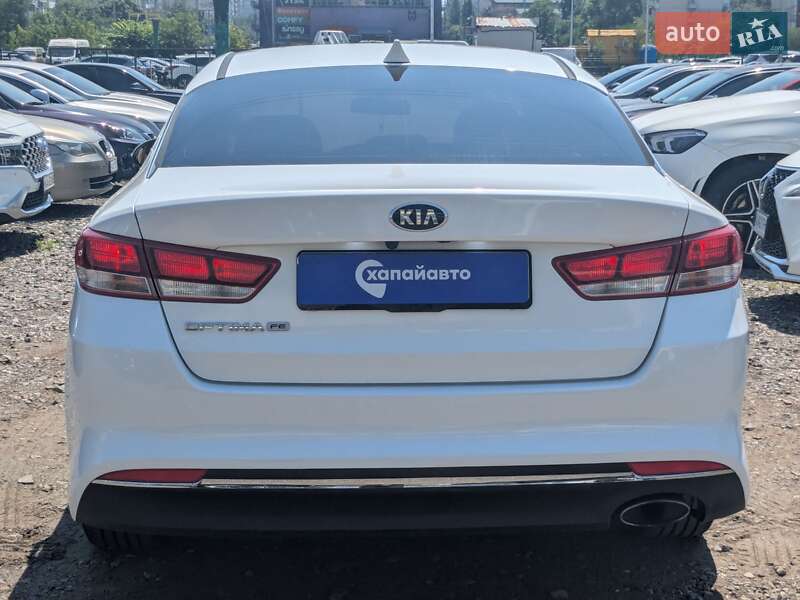 Седан Kia Optima 2017 в Киеве
