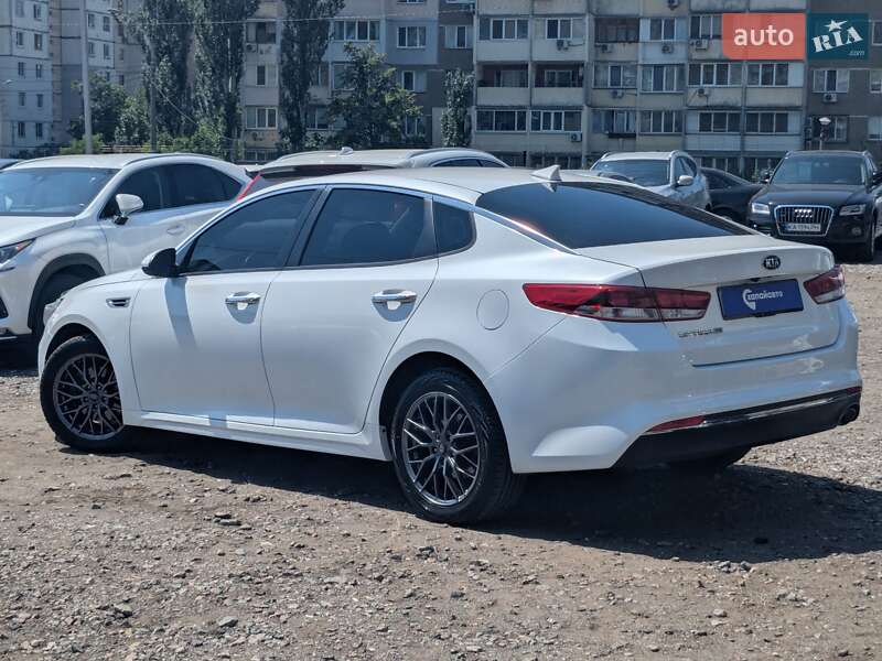 Седан Kia Optima 2017 в Киеве