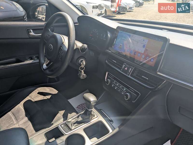 Седан Kia Optima 2017 в Киеве
