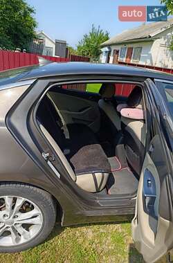 Седан Kia Optima 2013 в 