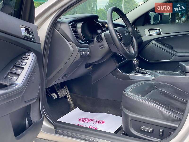 Седан Kia Optima 2012 в Львове