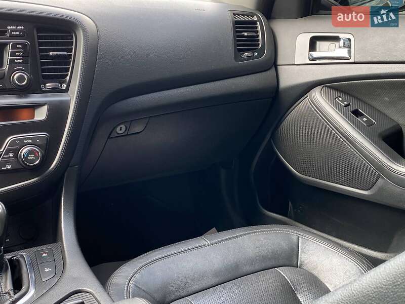 Седан Kia Optima 2012 в Львове