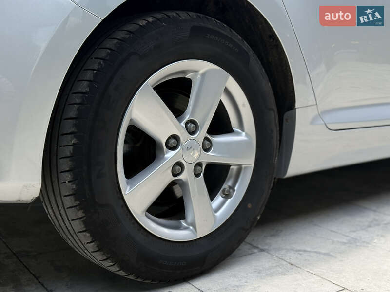 Седан Kia Optima 2015 в Ивано-Франковске