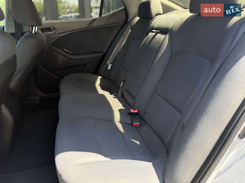 Седан Kia Optima 2015 в Ивано-Франковске