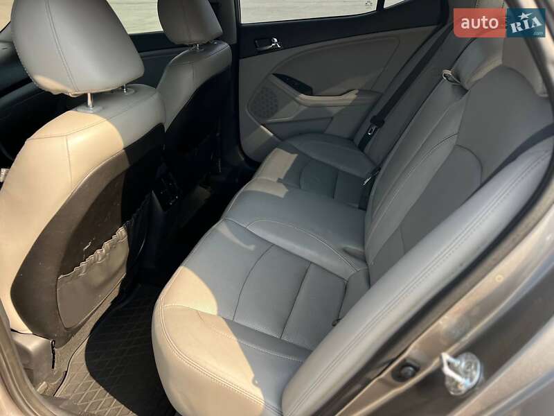 Седан Kia Optima 2012 в Запорожье