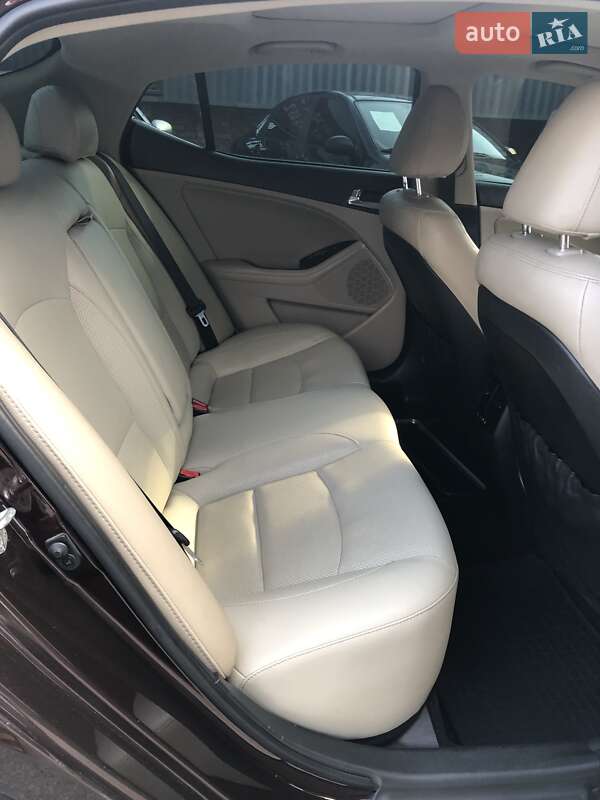 Седан Kia Optima 2014 в Запоріжжі
