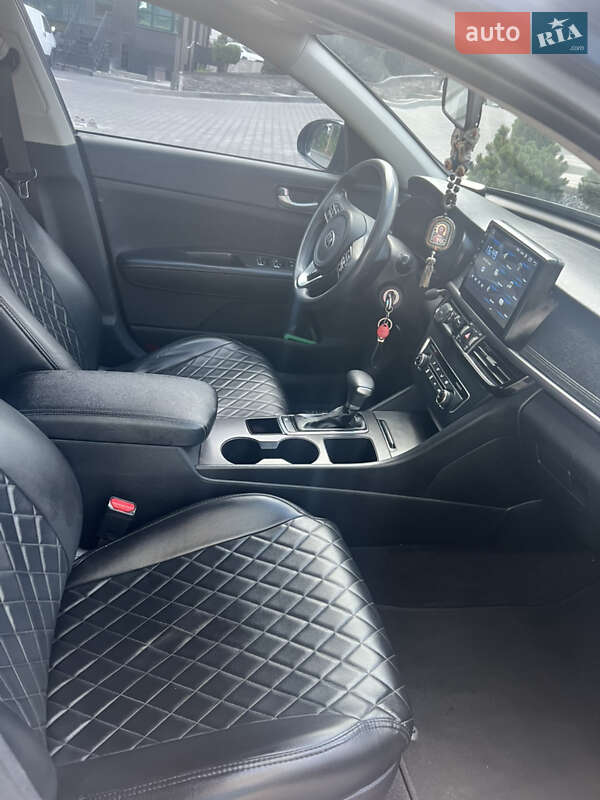 Седан Kia Optima 2017 в Києві