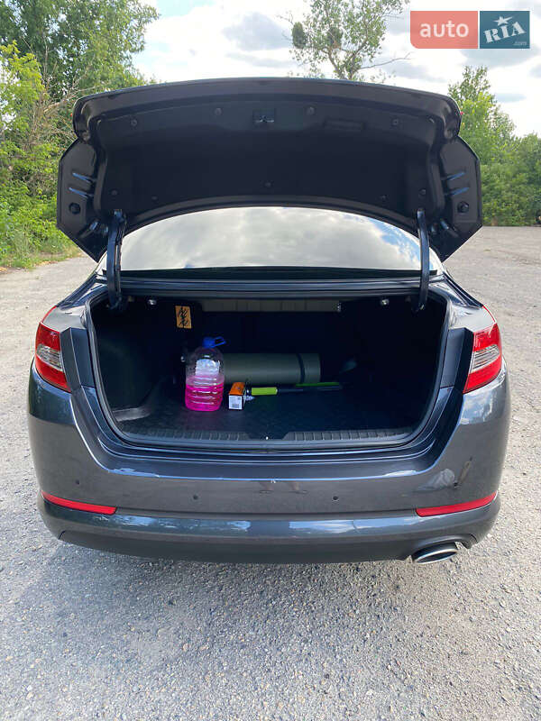 Седан Kia Optima 2012 в Новомосковську