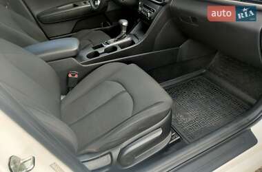 Седан Kia Optima 2016 в Днепре
