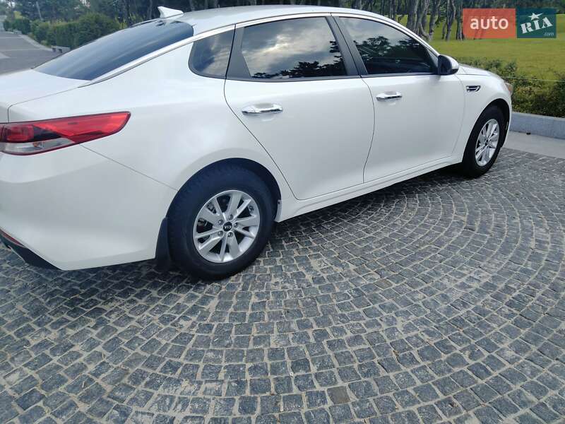 Седан Kia Optima 2016 в Днепре