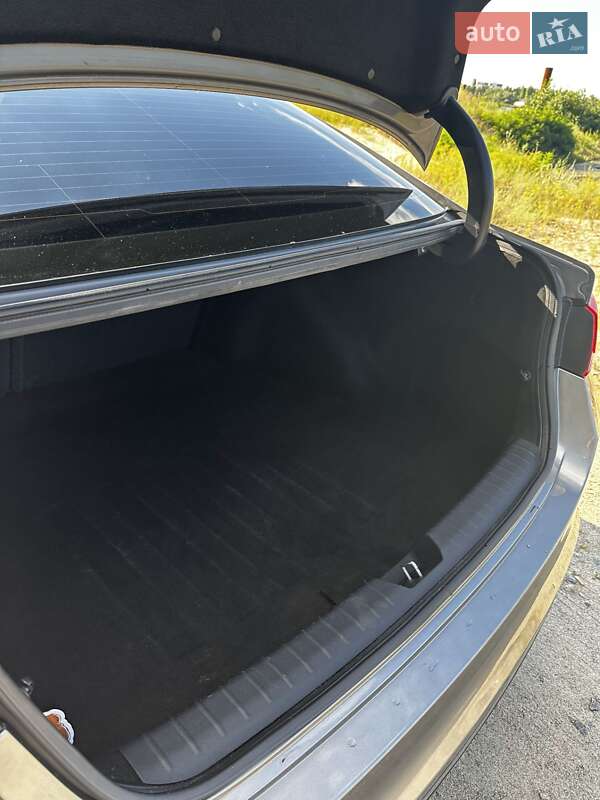 Седан Kia Optima 2016 в Кременчуге