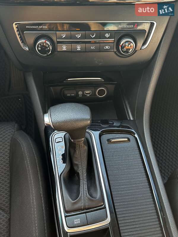 Седан Kia Optima 2016 в Кременчуге