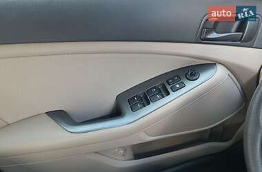 Седан Kia Optima 2013 в Черкасах