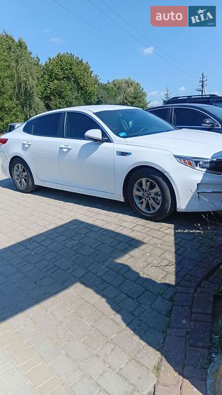 Седан Kia Optima 2015 в Ивано-Франковске