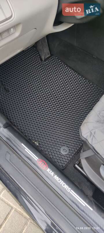 Седан Kia Optima 2017 в Павлограде