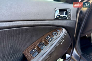 Седан Kia Optima 2012 в Кривом Роге