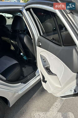Седан Kia Optima 2011 в 
