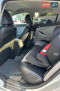 Седан Kia Optima 2011 в 