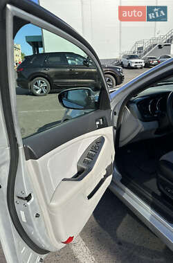 Седан Kia Optima 2011 в 